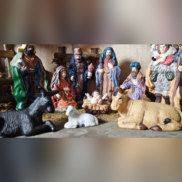 Vtg 11 PIECE PORCELAIN NATIVITY SET DECEMBER HOME - Picture 4 of 6